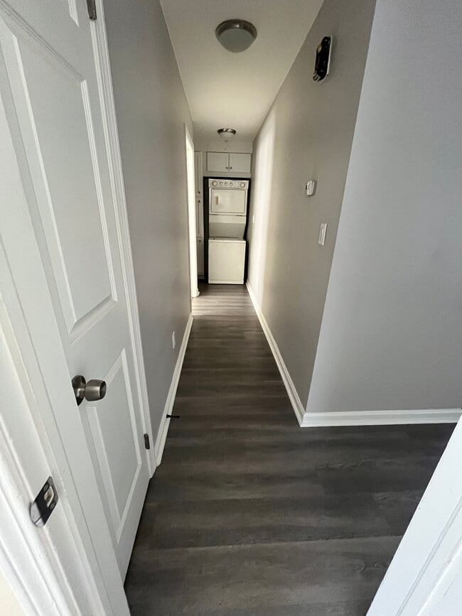 Building Photo - 5023 Forest Park Pl