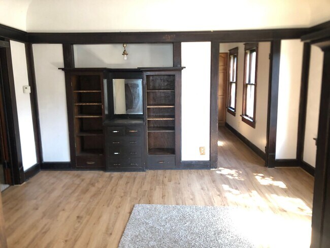 Building Photo - Gaurav-3822 - 3824 N PORT WASHINGTON AV