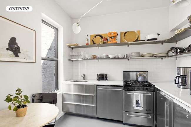 Foto del edificio - 340 W 19th St
