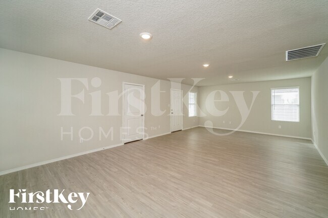 Building Photo - 10767 Prusiner Dr