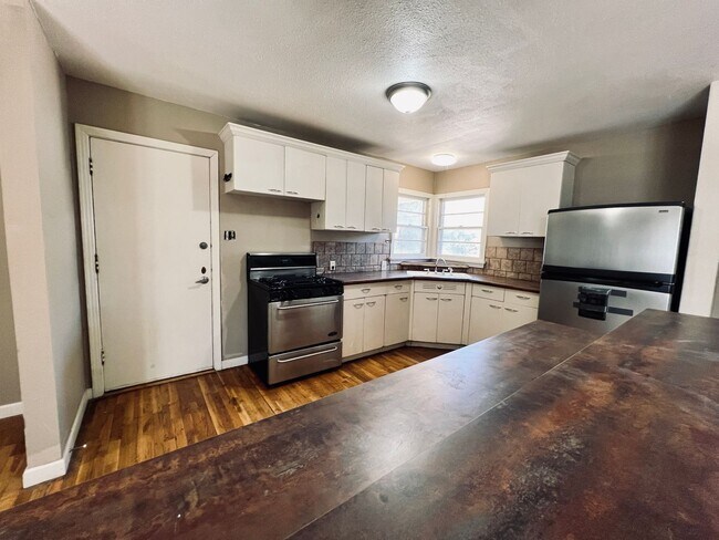 Foto del edificio - Large 4/2.5/1 Near Texas Tech with Extra Bonus Room