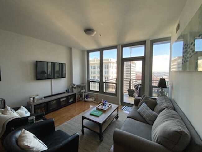 Foto del edificio - 565 W Quincy St