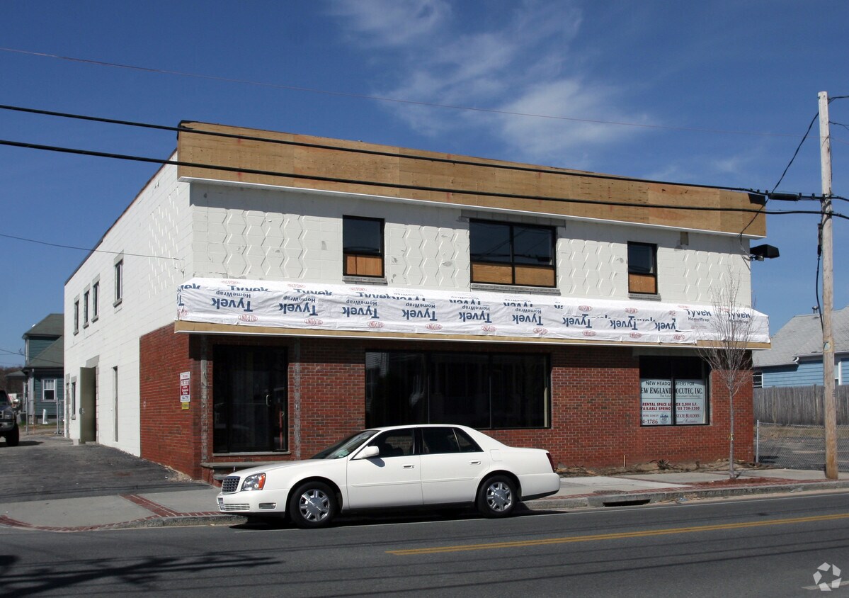 Building Photo - 980 Charles St