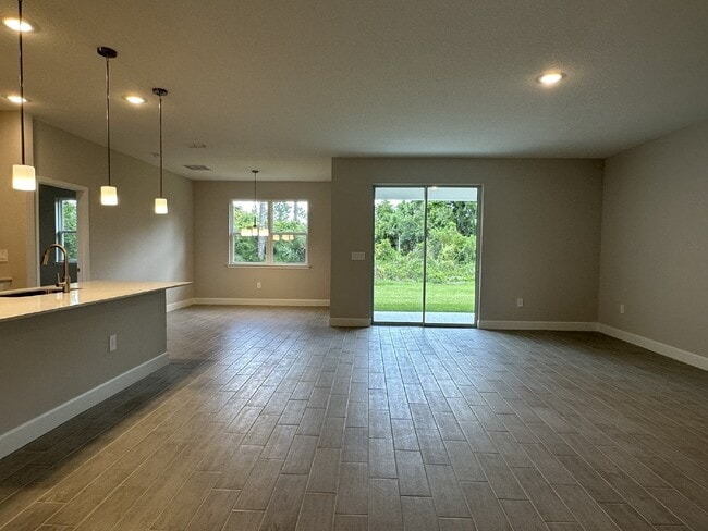 Building Photo - "Charming 3-Bedroom Home with 2 Full Baths...
