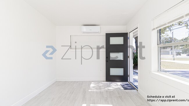 Building Photo - 1105 E South St