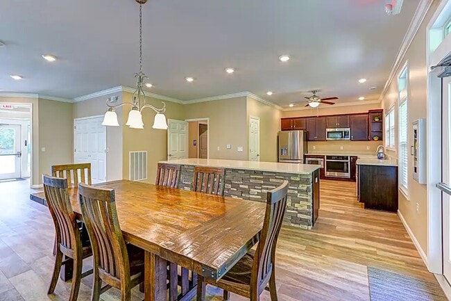 Building Photo - The Meadows Ranch Apartments