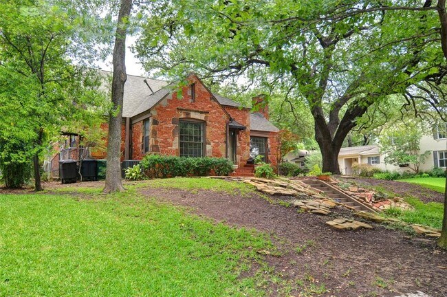 Building Photo - 3197 Westcliff Rd W