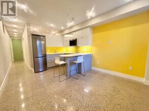 Building Photo - 122 Pendrith St