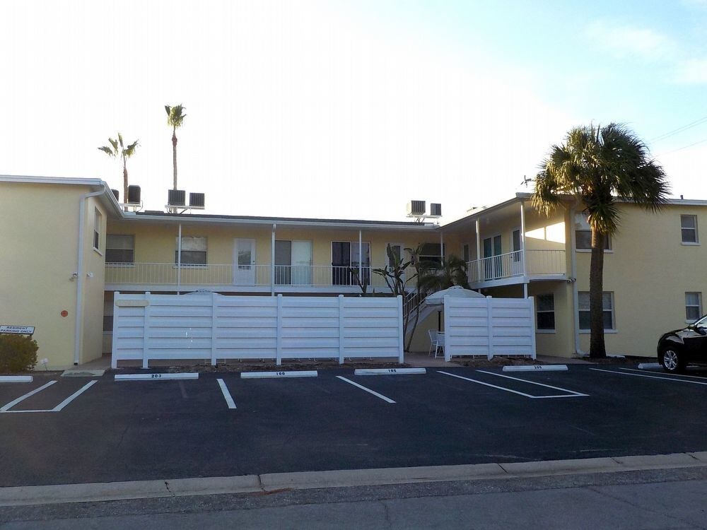 Primary Photo - 700 W Venice Ave