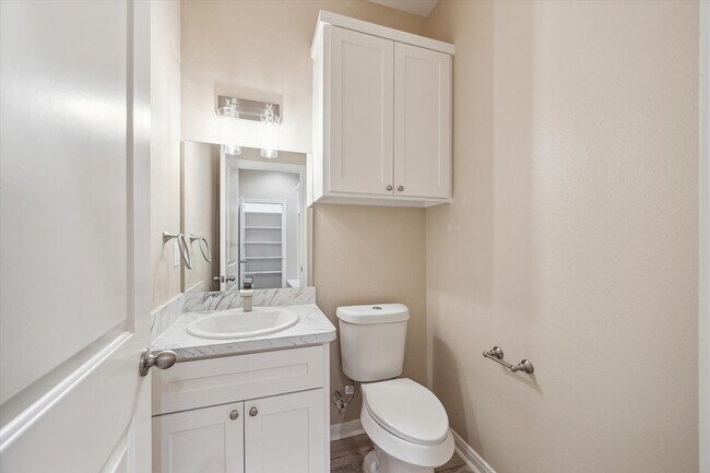 Foto del edificio - 4834 Pine Ave