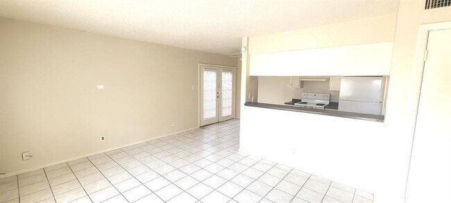 Foto del edificio - 5808 Wellington Dr