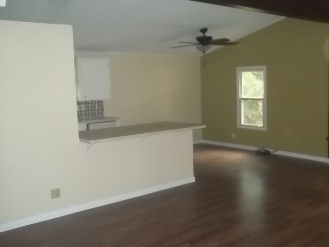 Building Photo - 660-E Green Springs Rd
