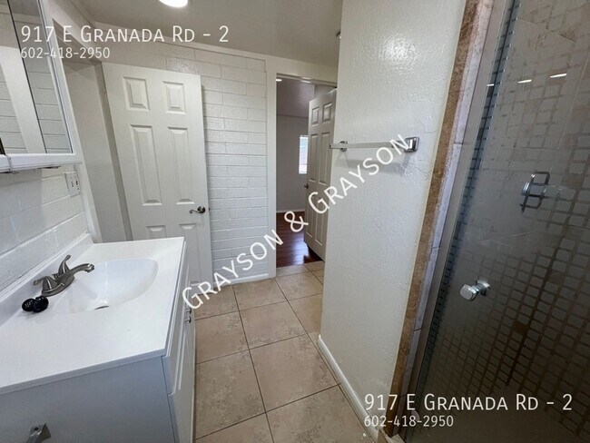 Foto del edificio - 917 E Granada Rd