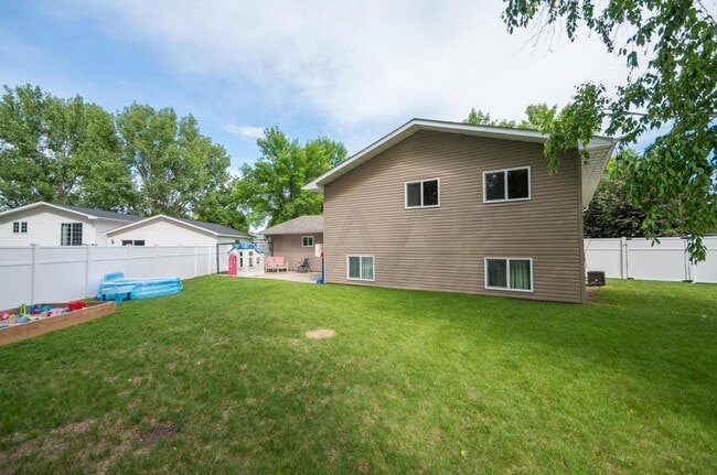 Building Photo - Awesome 5 Bedroom, 3 Bathroom Single Family Home for Rent in EGF