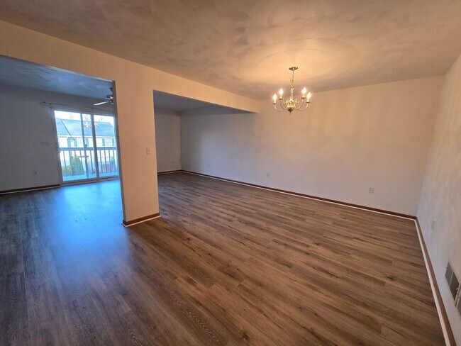 Foto del edificio - Large 2 Bedroom Townhouse - Burrell School District - Next to Hill Crest Country Club