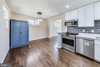 Building Photo - 4617 Creek Shore Dr