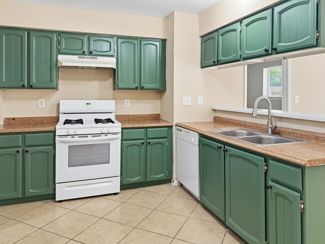 Building Photo - 2330 Cades Cove Dr