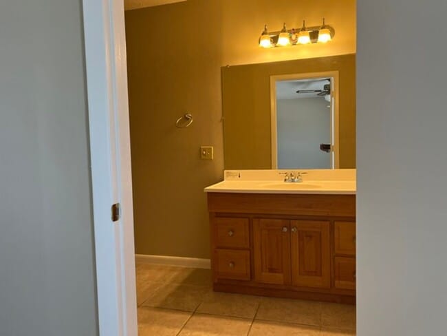 Building Photo - 1514 Manor Dr NE