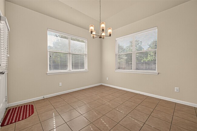 Foto del edificio - 174 Maple Grove Dr