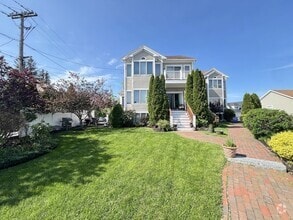 Building Photo - 141 Grovers Ave