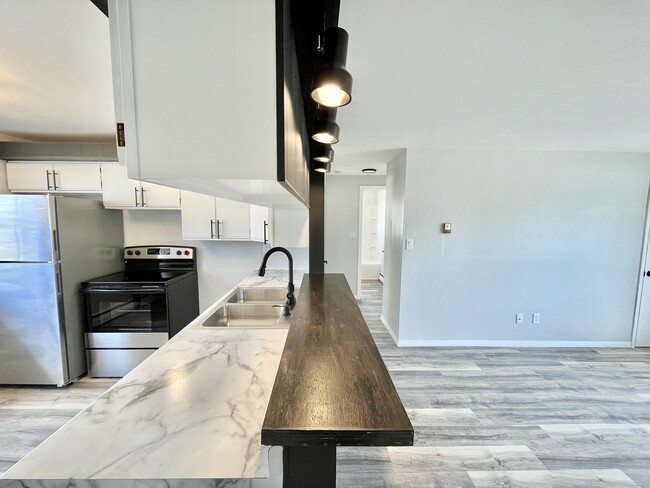 Breakfast Bar - 1608 12th Ave S