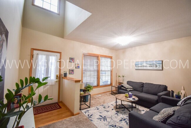 Foto del edificio - 4 Bedroom, 3.5 Bath Home in West Des Moines