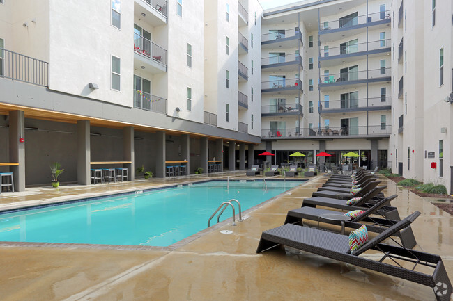 Piscina - The Academy at Frisco