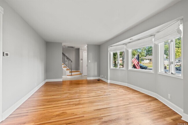 Building Photo - 6 Talbot Ln