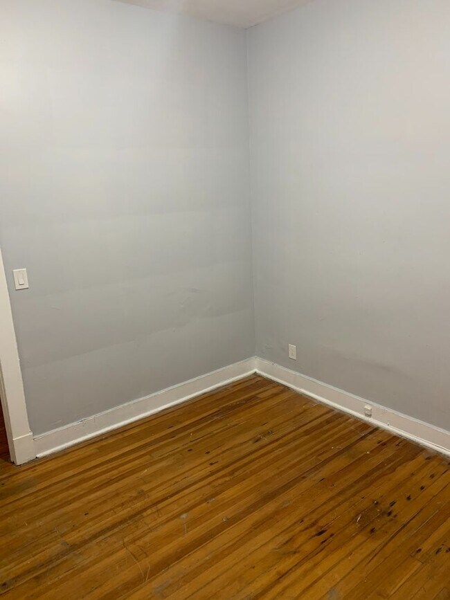 Foto del edificio - Student-Friendly 1-Bedroom Apartment | Heat & Hot Water Included | Steps from Center Square