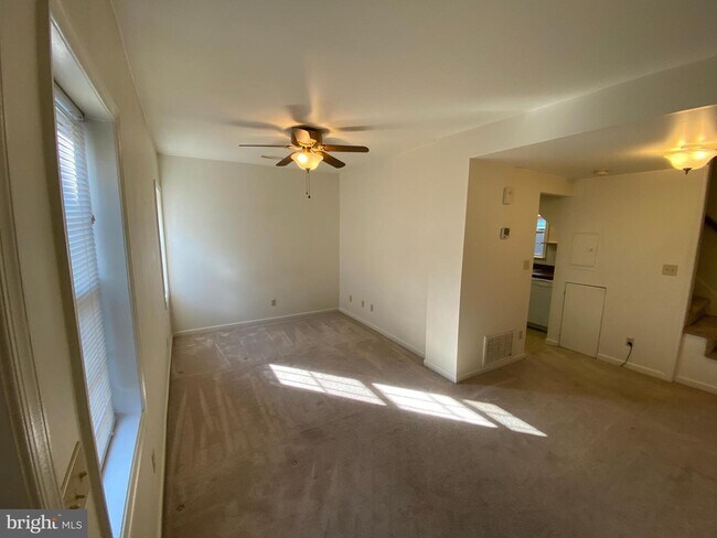 Foto del edificio - 1115-UNIT Winchester St