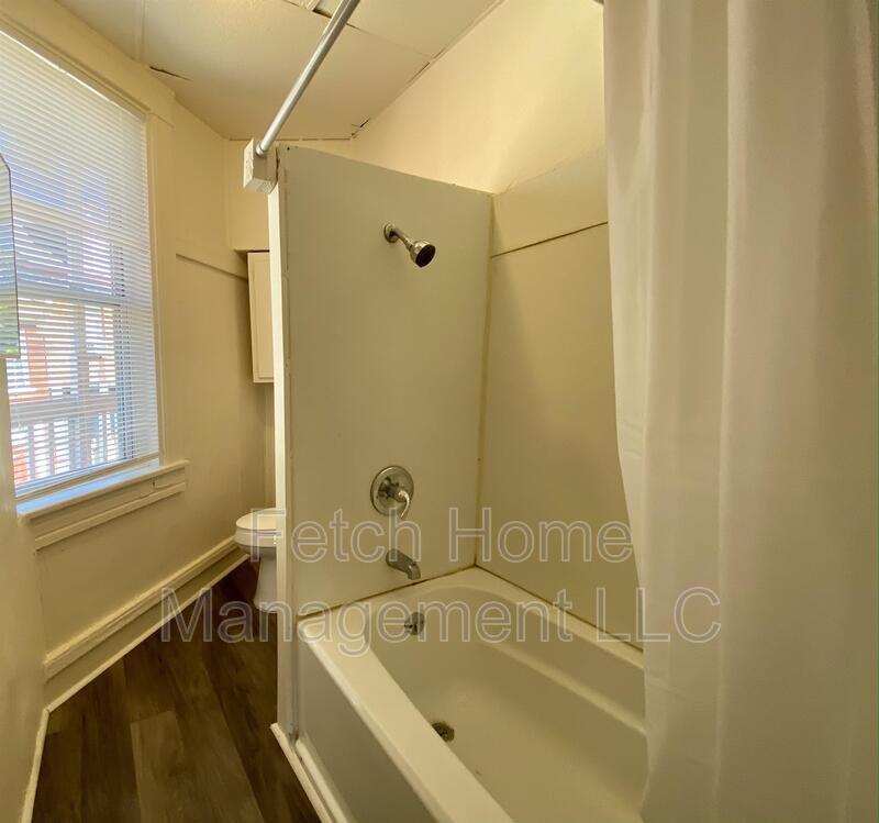 Primary Photo - 343-345 S Queen St