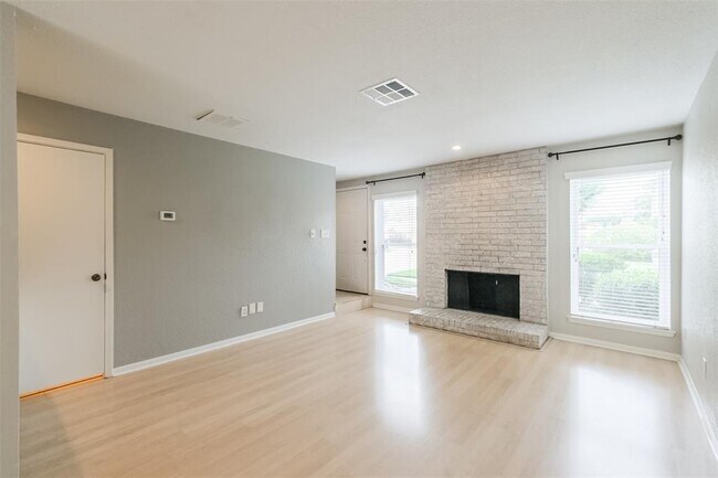 Building Photo - 2507 Bering Dr