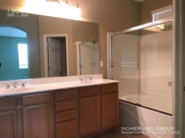 Building Photo - 1303 Ferry Cir