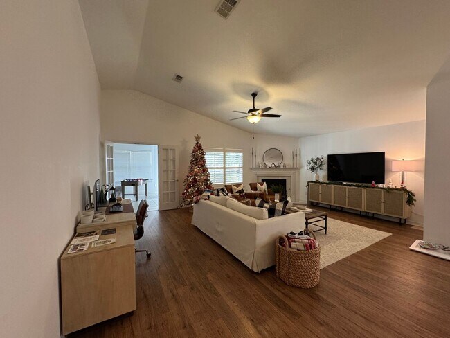 Building Photo - Charming 3BR House in Niceville