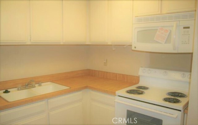 Building Photo - 22890 Hilton Head Dr