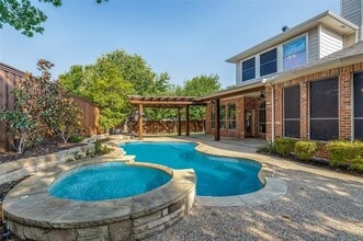 Building Photo - 5203 Cree Dr