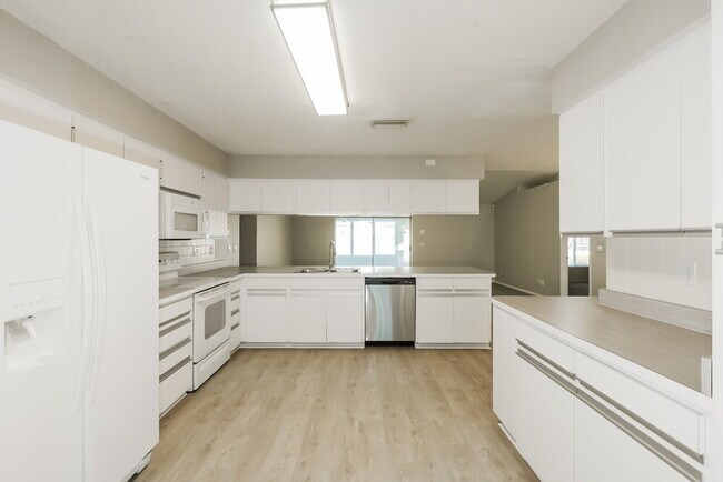 Building Photo - 2877 48th Way E