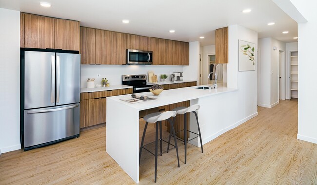 Enjoy the ample counter and cabinet space - 707 Leahy