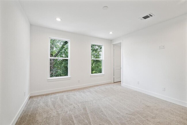 Building Photo - 5615 Perkins St