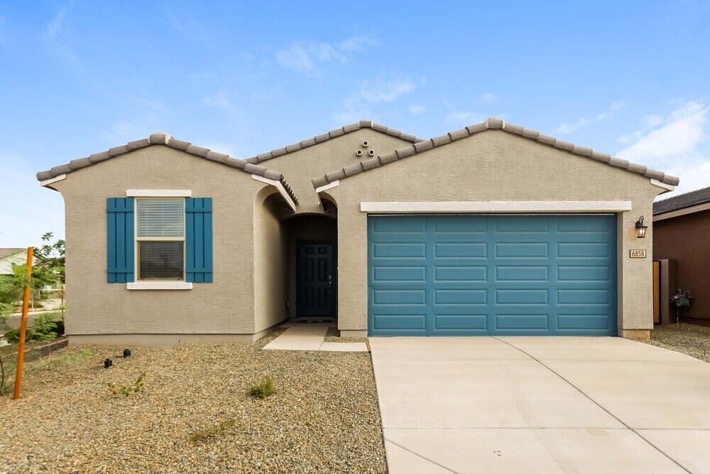 Foto principal - 6858 W Marguerite Ave