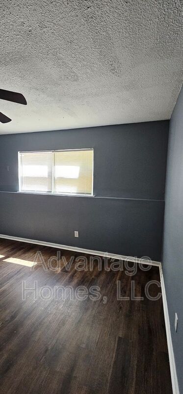 Building Photo - 704 N 70th St