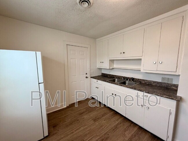 Foto del edificio - 528 Jasper St