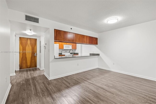 Foto del edificio - 1200 Brickell Bay Dr