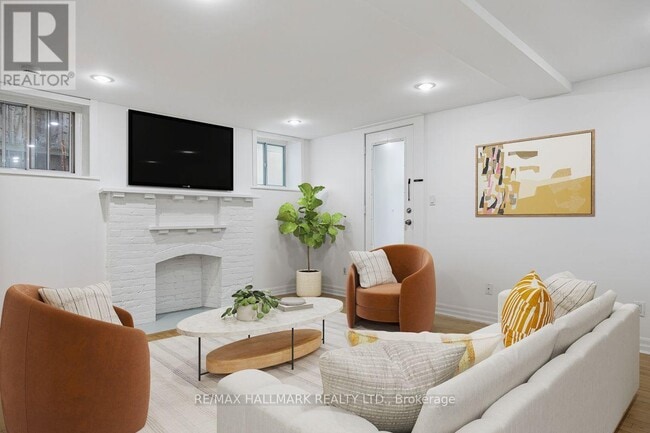 Building Photo - 483 Parkside Dr