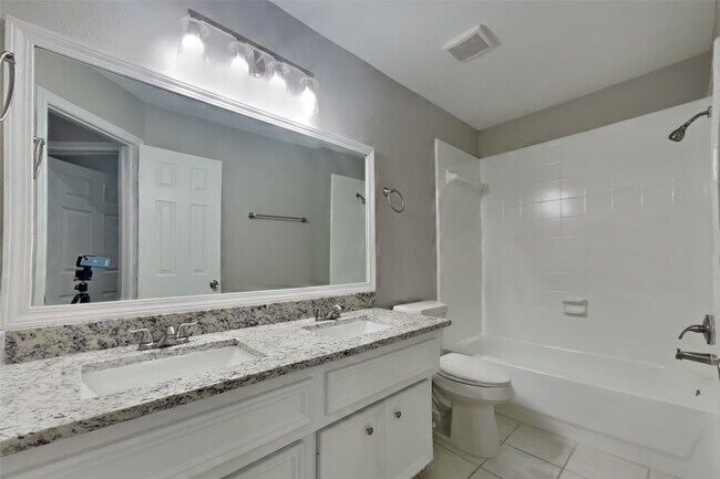 Foto del edificio - 12711 Cedar Grove Ct