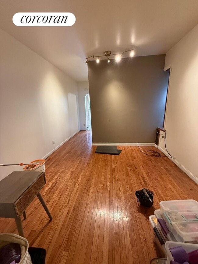 Foto del edificio - 415 E 187th St