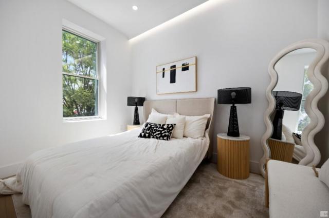 Foto del edificio - 2 bedroom in BROOKLYN NY 11218