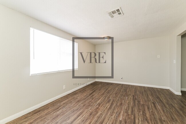 Foto del edificio - 3352 Fico Ave