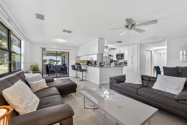 Building Photo - 100 Miramar Ave