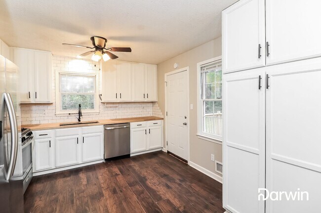 Building Photo - 408 Robin Hood Drive, Douglasville, GA 30134